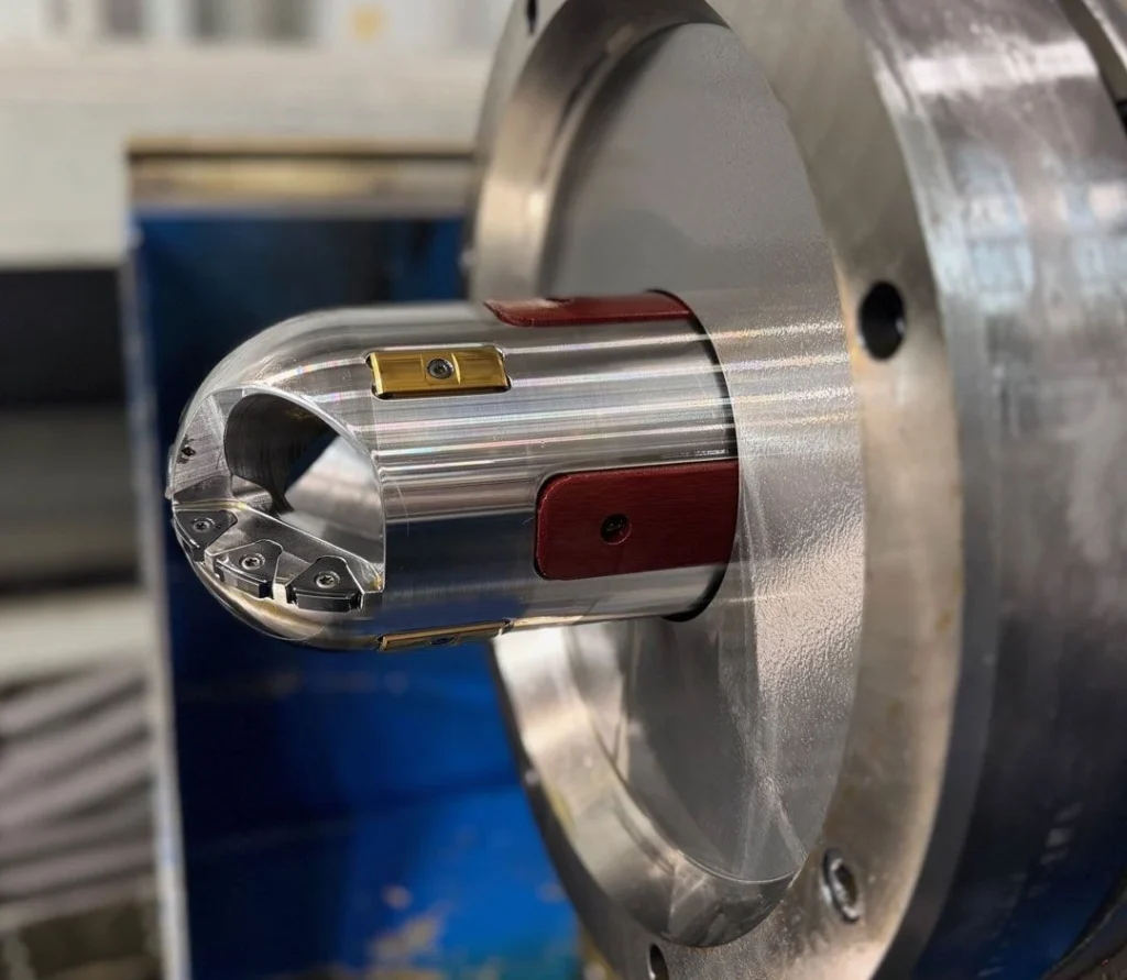Cabezal de mandrinado y escariado de precisión para acabado interno de agujeros.