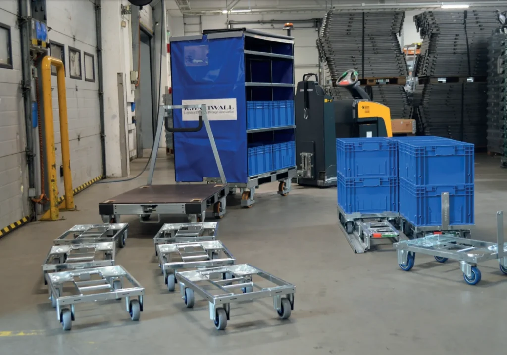 Carros inteligentes y plataformas logísticas para transporte interno de materiales en entornos industriales.
