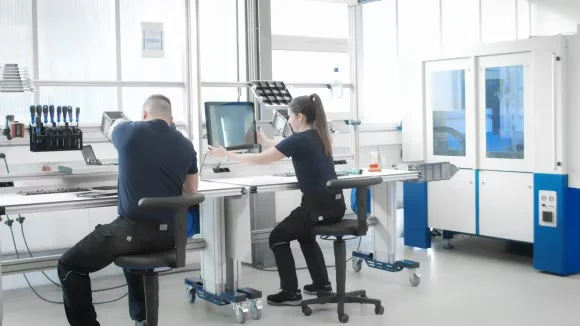 seiton metodologia 5S en fábrica puesto de trabajo organizado con sistema CLIP-O-FLEX
