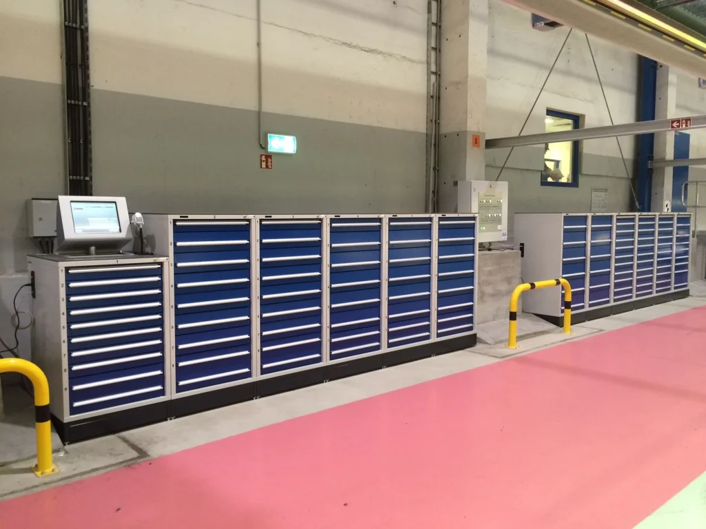 sistema vending industrial de cajones para gestion de herramientas en empresa