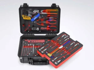 Mallette dotée de plusieurs niveaux de mousse personnalisée pour organiser les outils