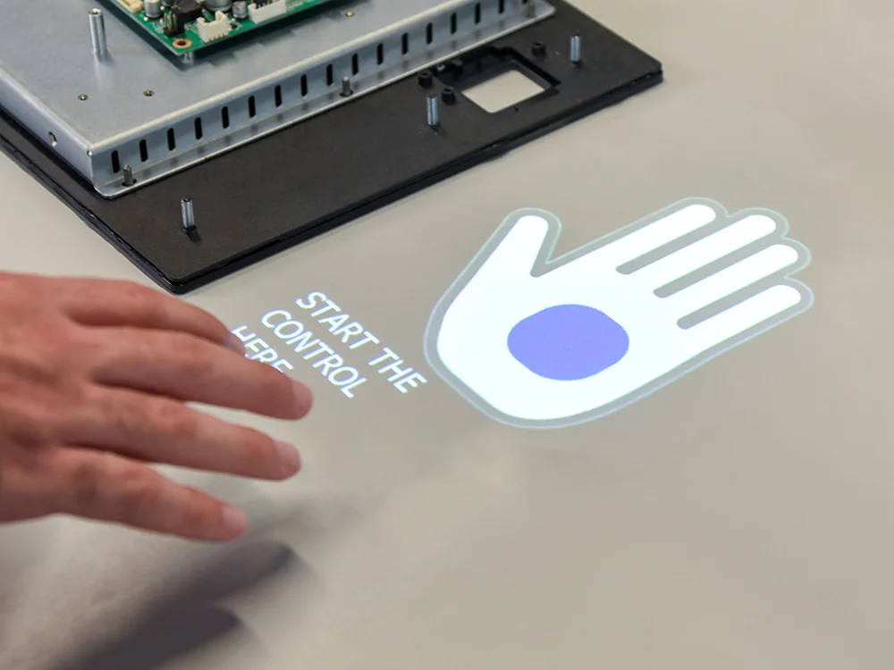 Instrucciones visuales proyectadas por Smart Robots SRv3 para guiar al operario durante una operación de montaje